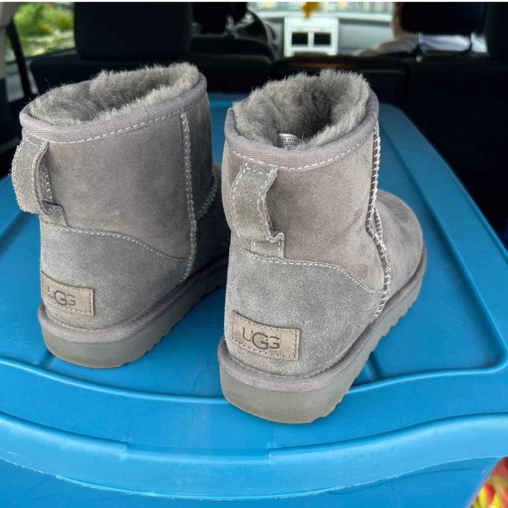 Grey UGGs - Picture 2 of 4